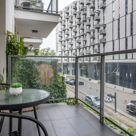 Wola By Esteum Host Apartment Warsaw